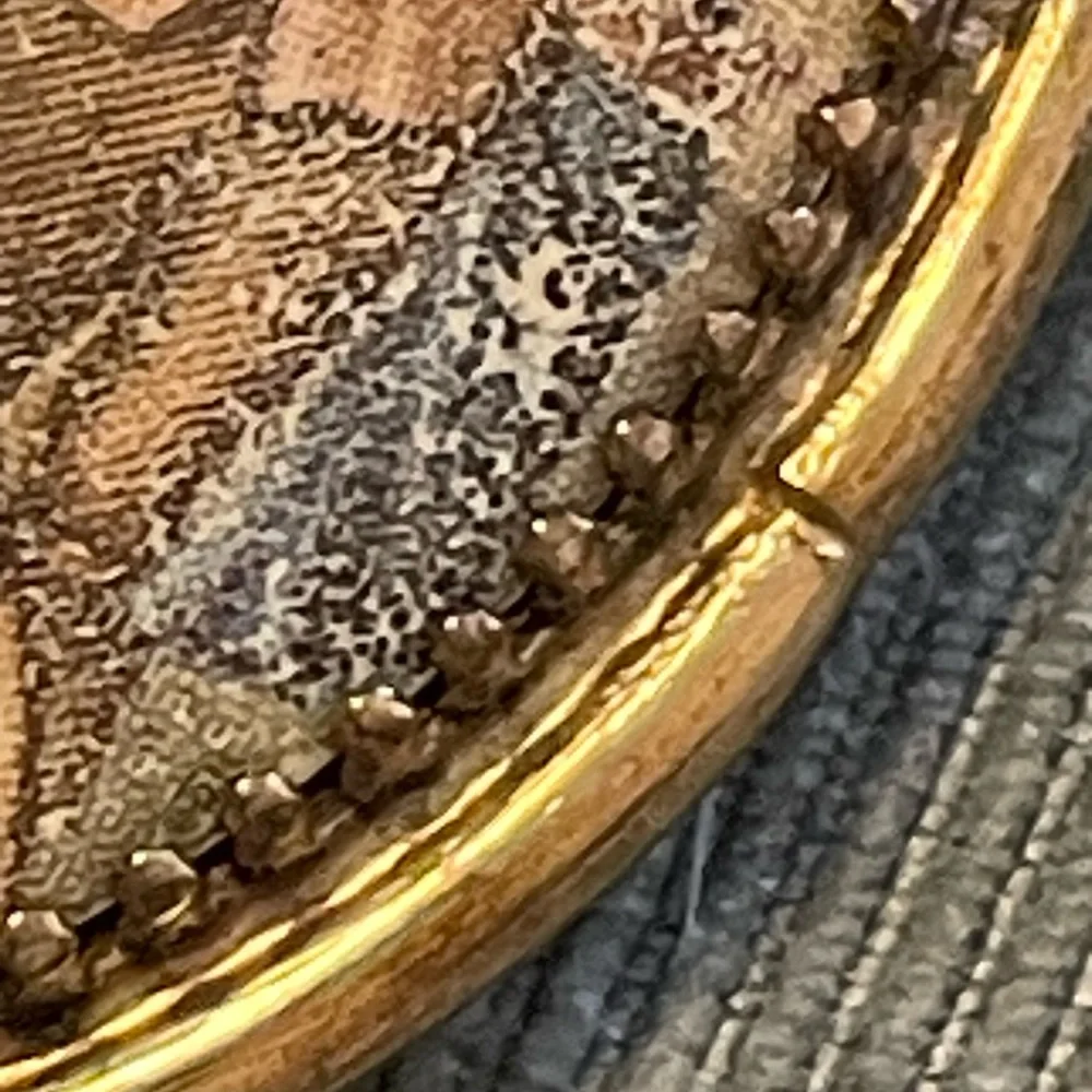 Whiting & Davis Vintage Gold Oval Brooch with 18th C Romantic Scene - Picture 4 of 10